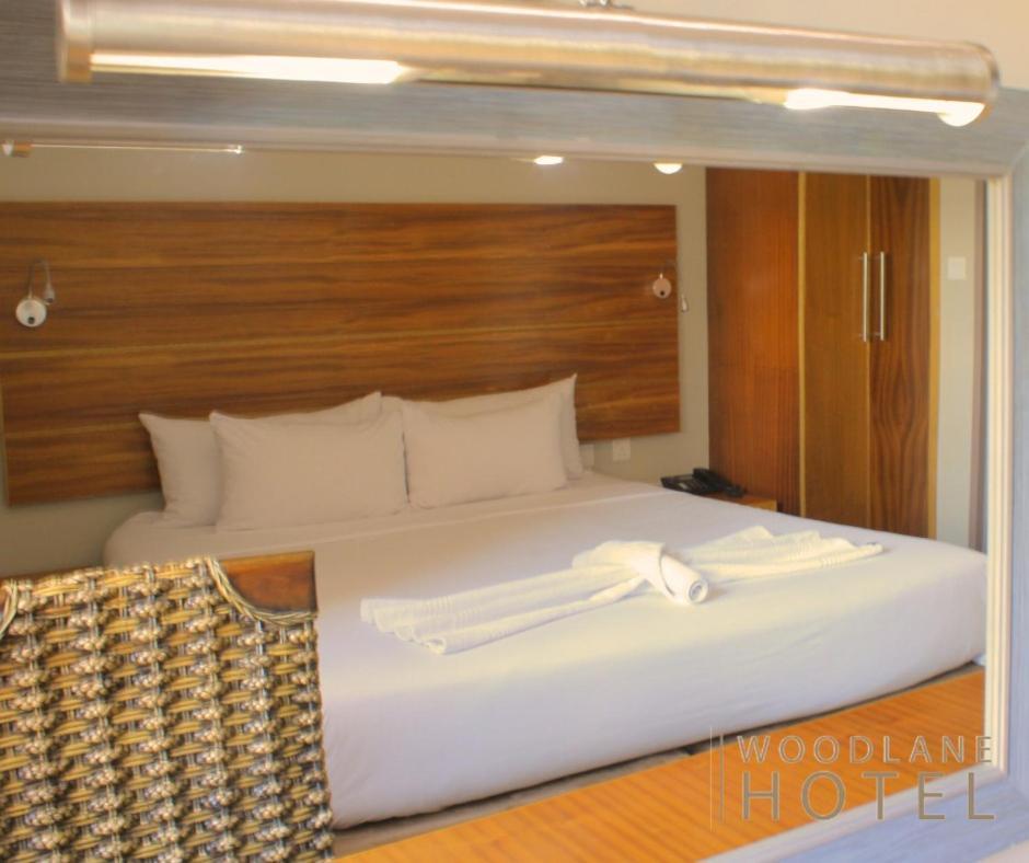 גאבורון Woodlane Hotel מראה חיצוני תמונה